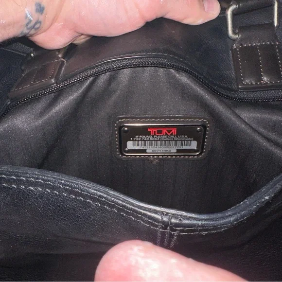 Tumi Easton Slim Top Zip Leather Briefcase/Computer Bag. Tumi Model 69717HKO.